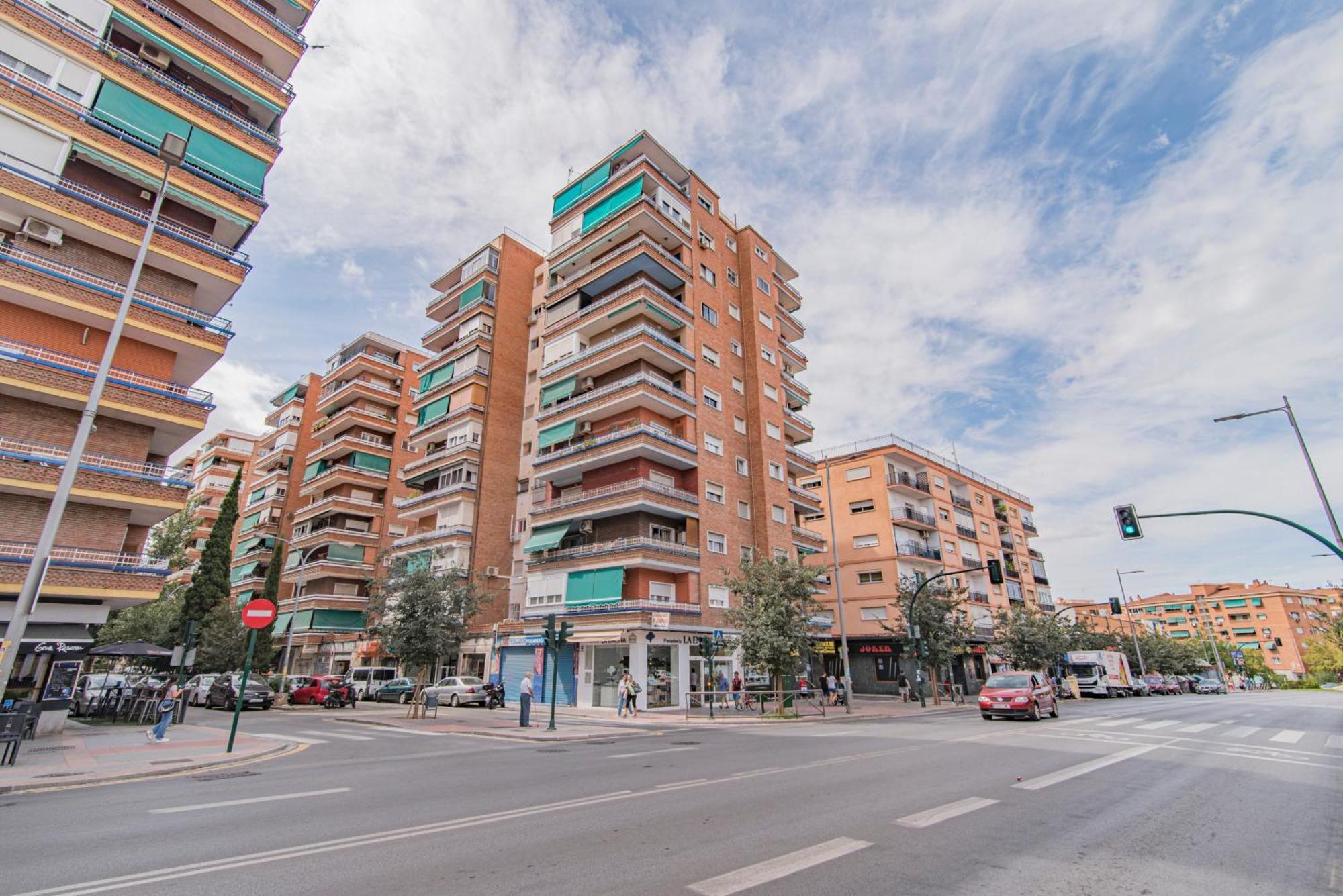 Delfin Retreat Con Terraza Junto A Parada De Metro Granada Esterno foto